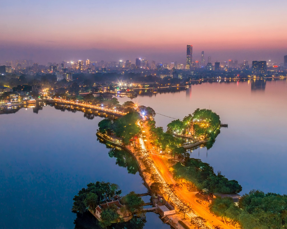 Khung cảnh mơ màng tại Hồ Tây