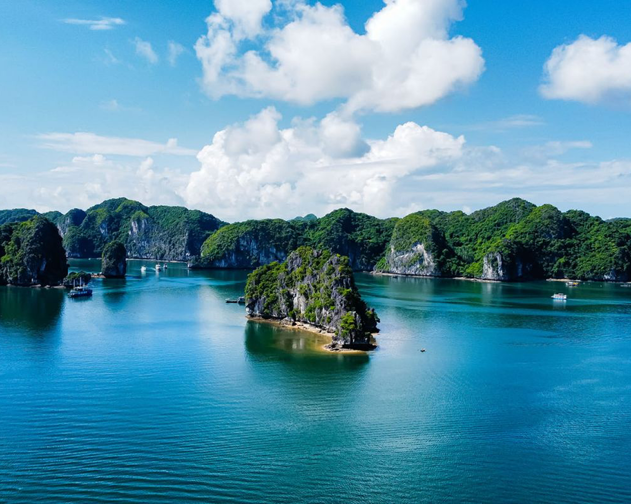 Mê mẩn với vẻ đẹp “trời ban” của Vịnh Lan Hạ