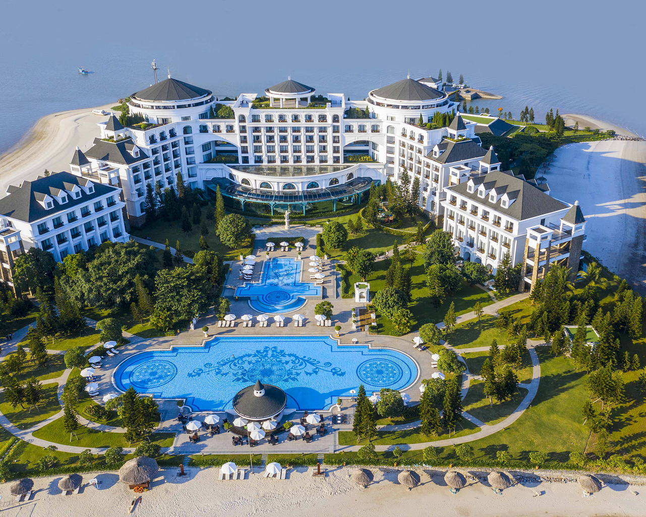 Xa Xỉ Trên Đảo Rều, Nơi Vịnh Là Sân Sau Riêng Tư Của Bạn