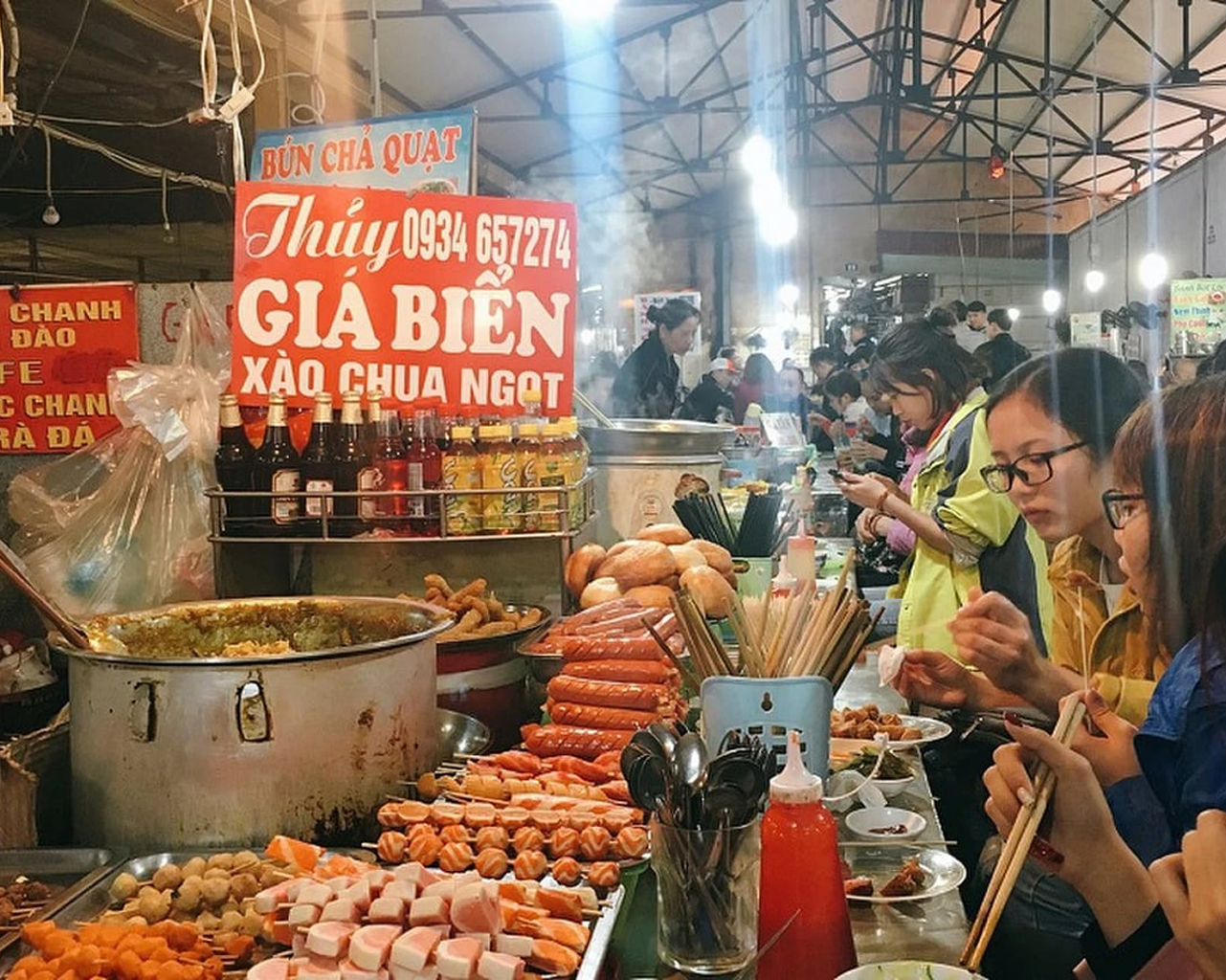 Chợ đêm Cát Bà đặc sắc với những món ăn ngon