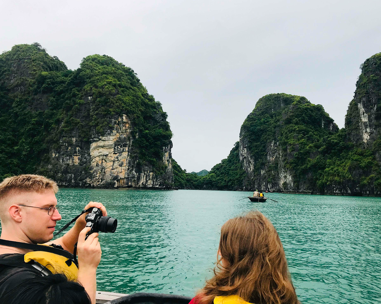 Khung cảnh tuyệt đẹp Vịnh Hạ Long