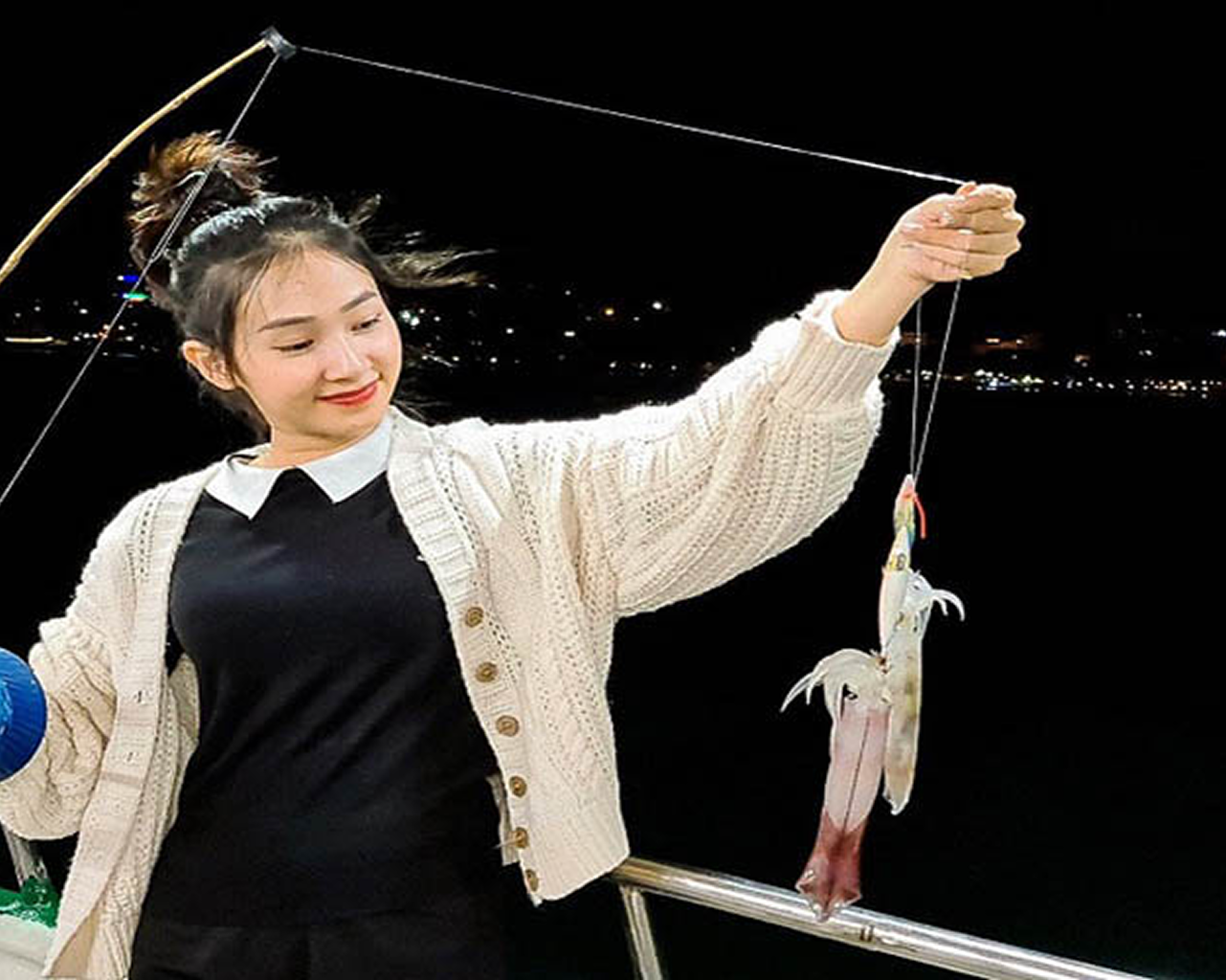 Trải nghiệm câu mực đêm trên du thuyền