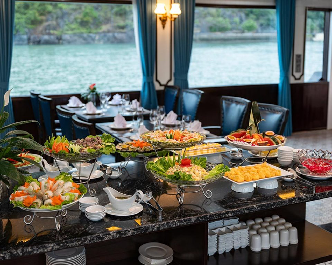 Buffet trên du thuyền Hạ Long