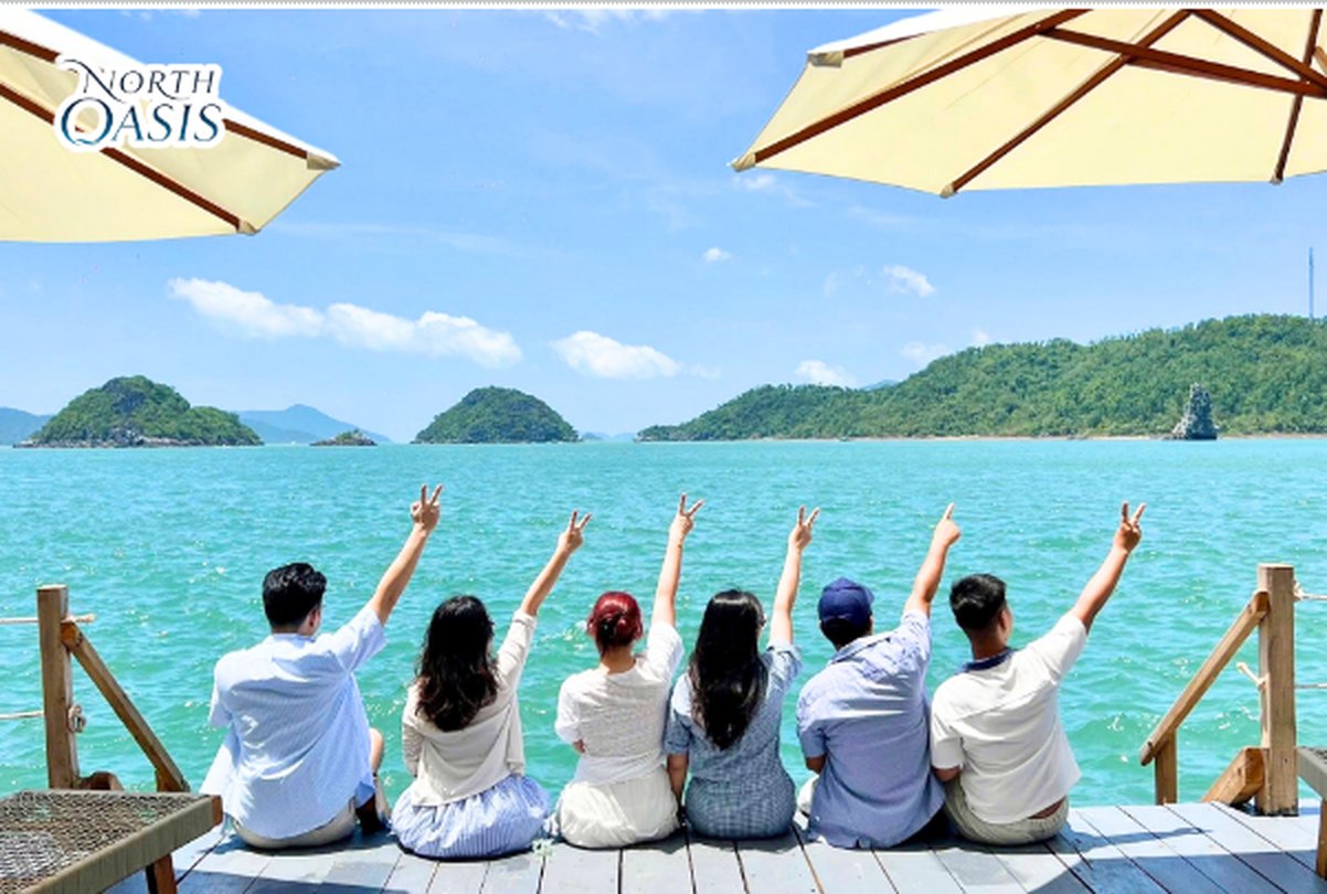 Đoàn check-in và thư giãn tại đảo
